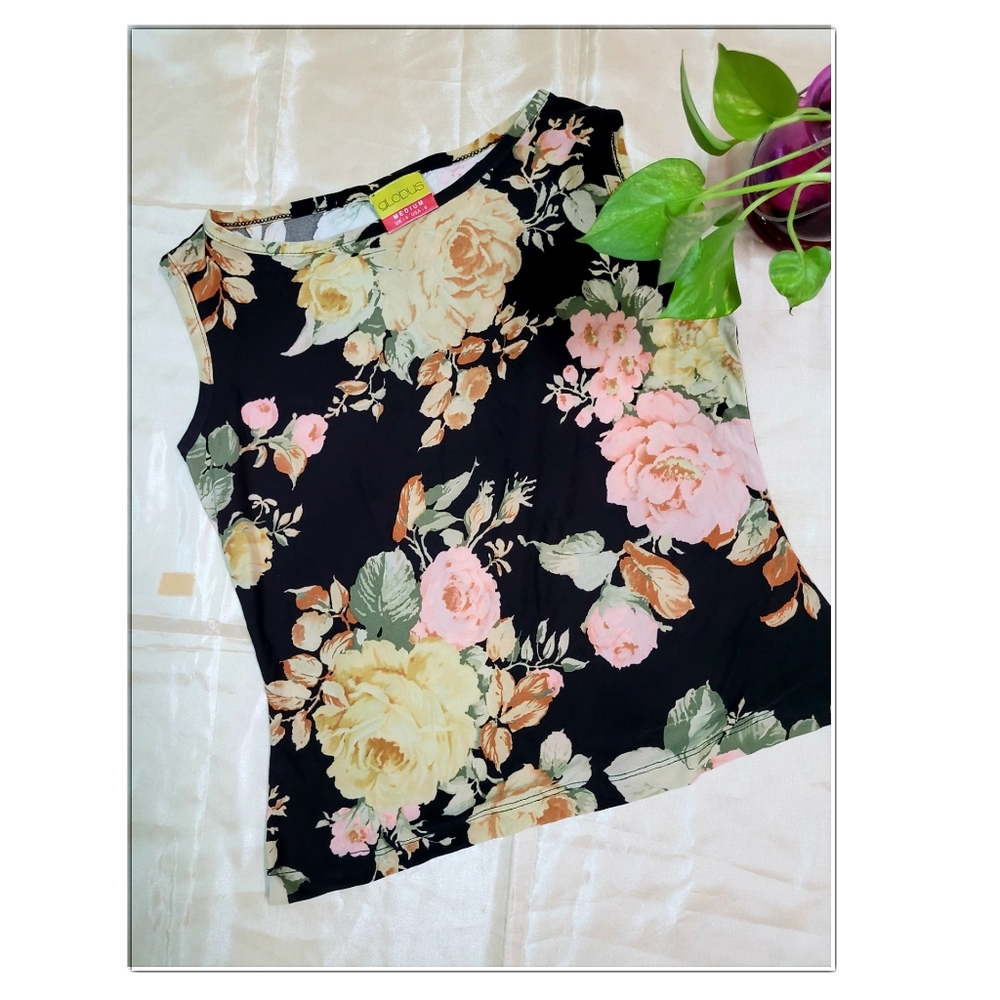 ♦️FLAT 499♦️Globus Floral Top - Picture 1 of 5